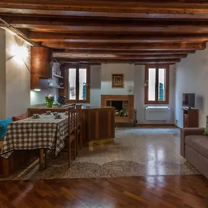 https://calle-del-forno-apartment.hotelslidodijesolo.com